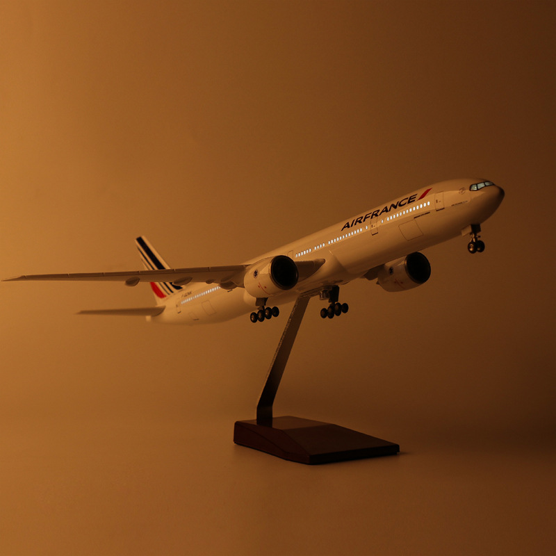 1/150 Large Scale Plane 47cm F - đánh giá và giá Model Kit Plane
