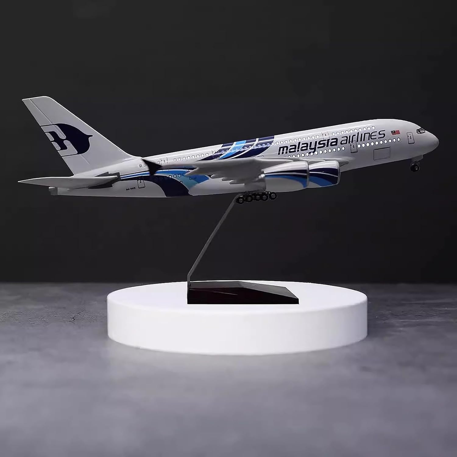 1:160 Scale Malaysia Airlines  - đánh giá và giá Model Kit Plane